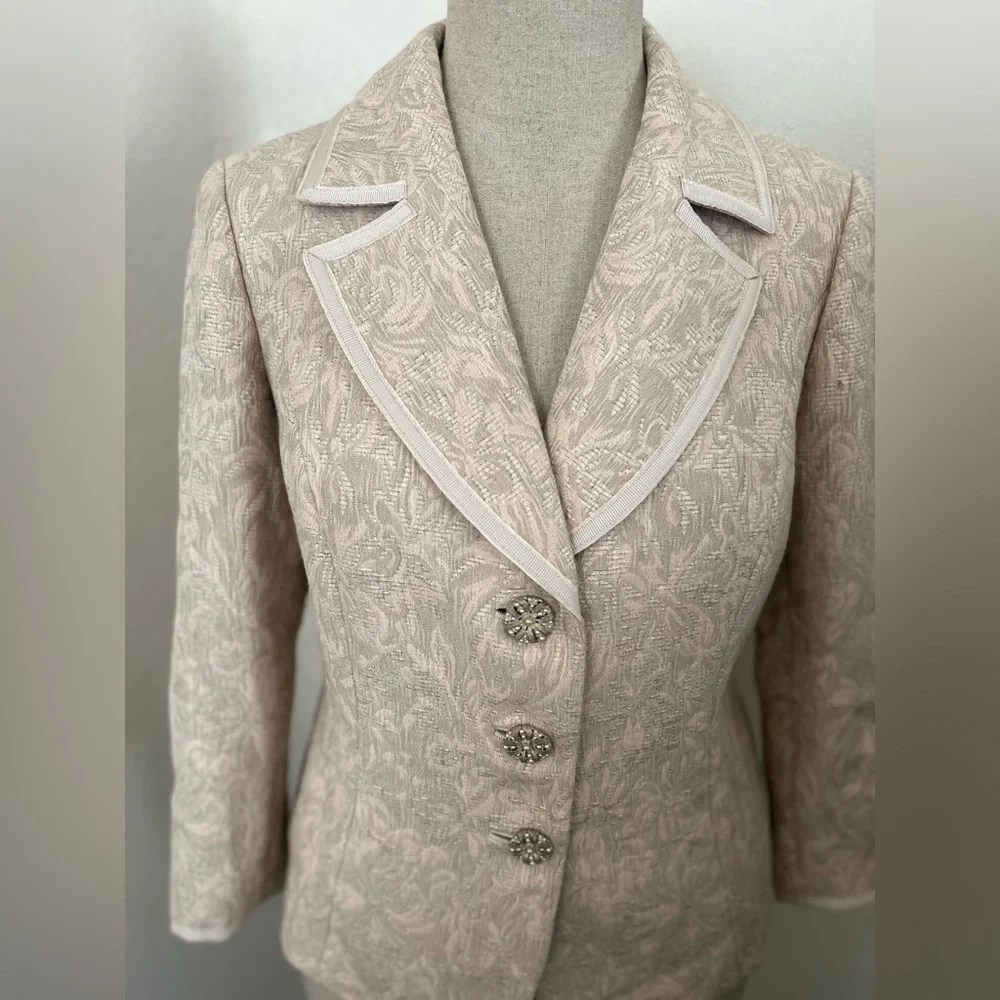 Dana Buchman Textured Cream Blazer